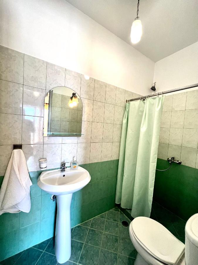 J&B Rooms Dhermi Bagian luar foto