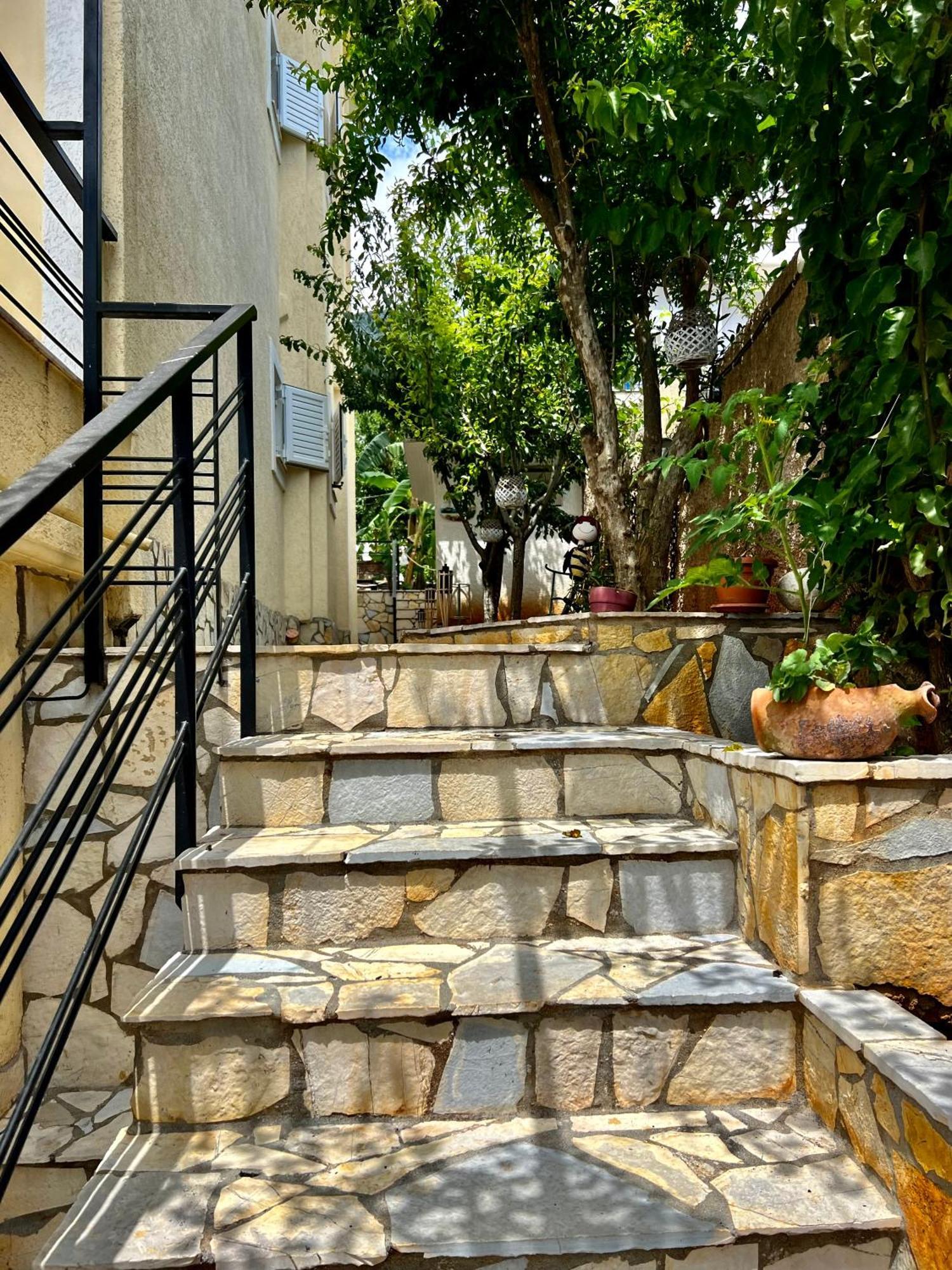 J&B Rooms Dhermi Bagian luar foto