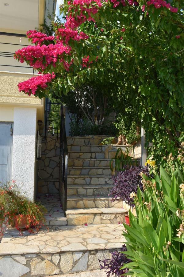J&B Rooms Dhermi Bagian luar foto